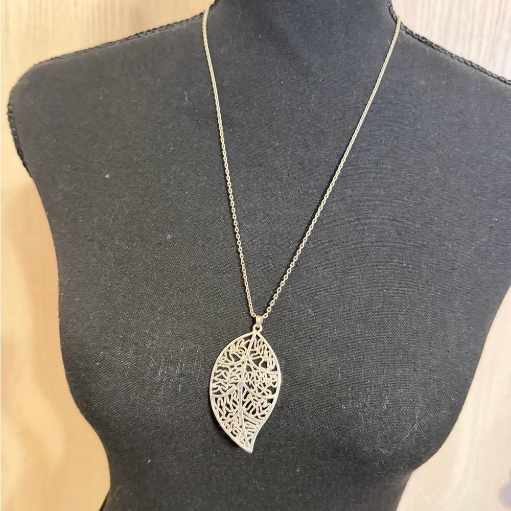 Sterling Silver Leaf Filigree Pendant Necklace